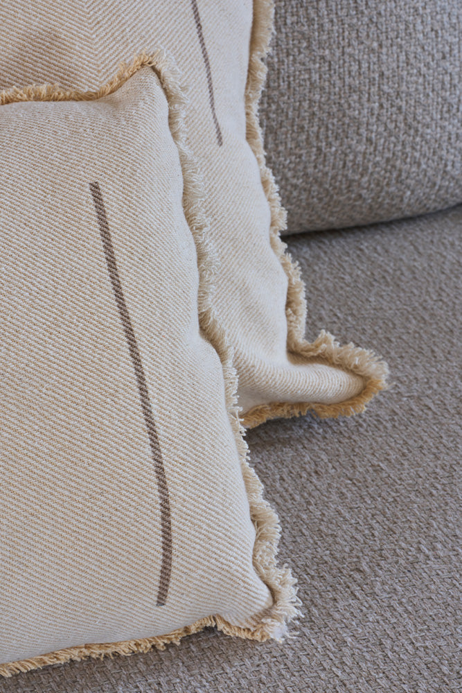 Cushion Vertical – Natural Lines