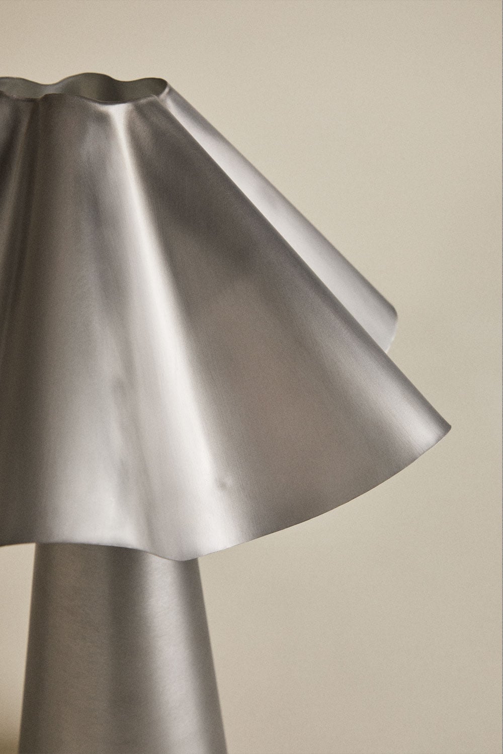 VANTA — Sculptural Table Lamp